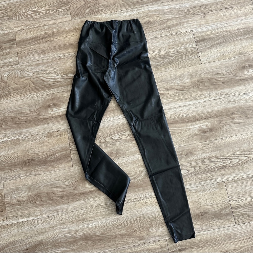 Aritzia Wilfred vegan leather leggings